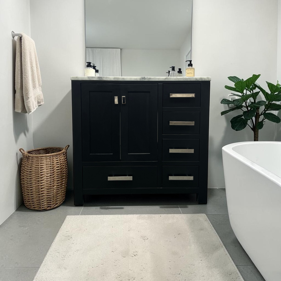 Madison 36 E Steve Single Bathroom
