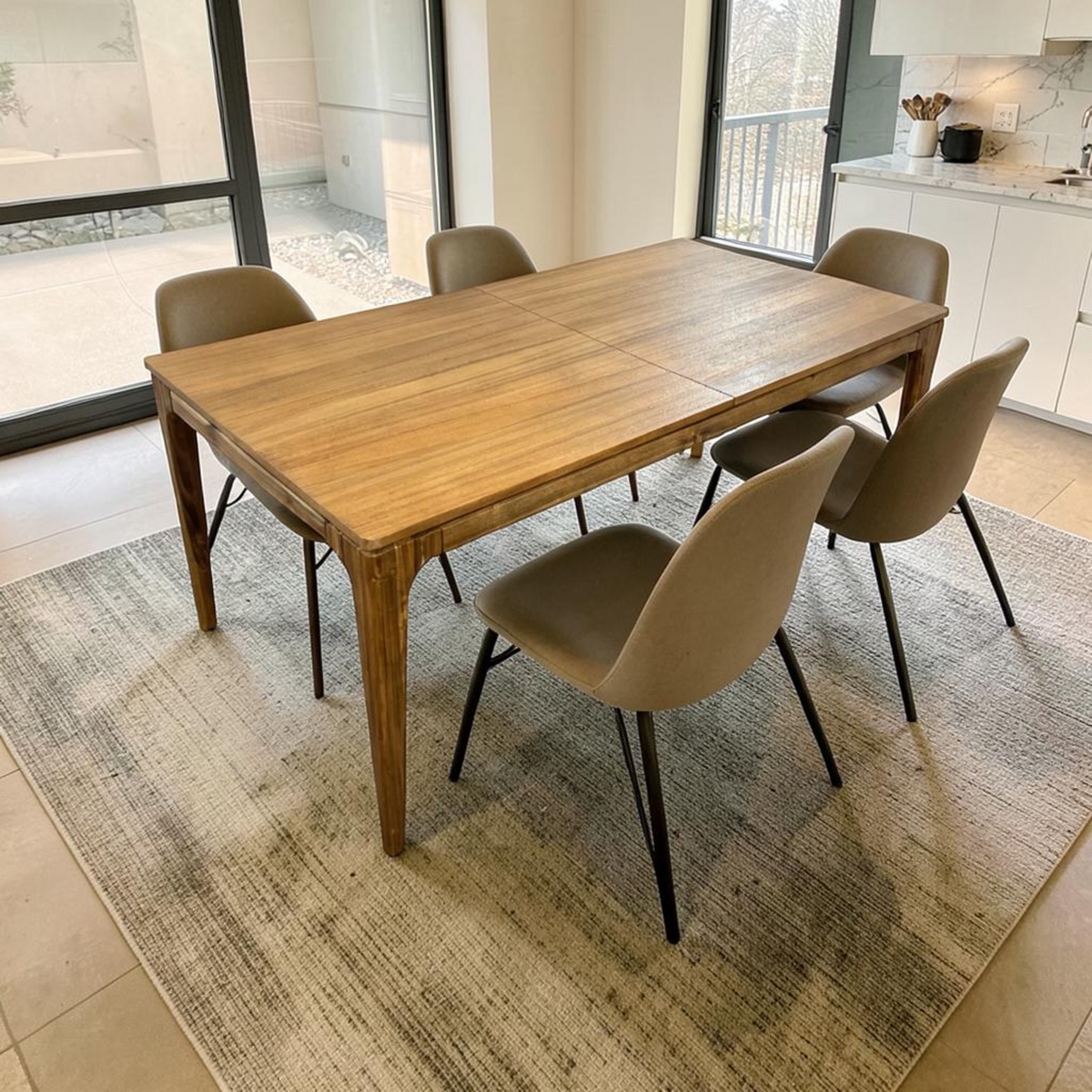 Lark Manor Gastelum KD 71-93" Extendable Acacia Wood Dining Table