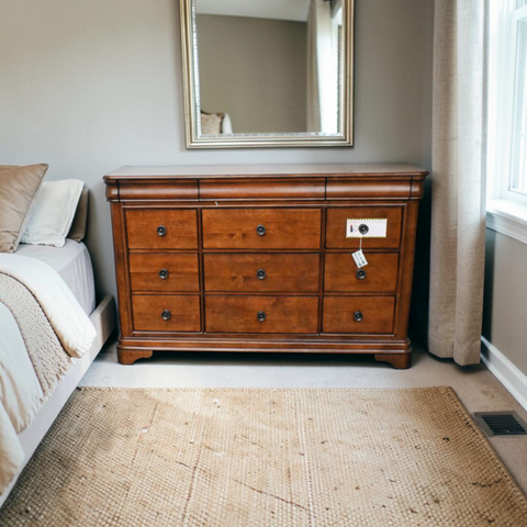 Lark Manor Altigarron 9-Drawer Solid Wood Dresser
