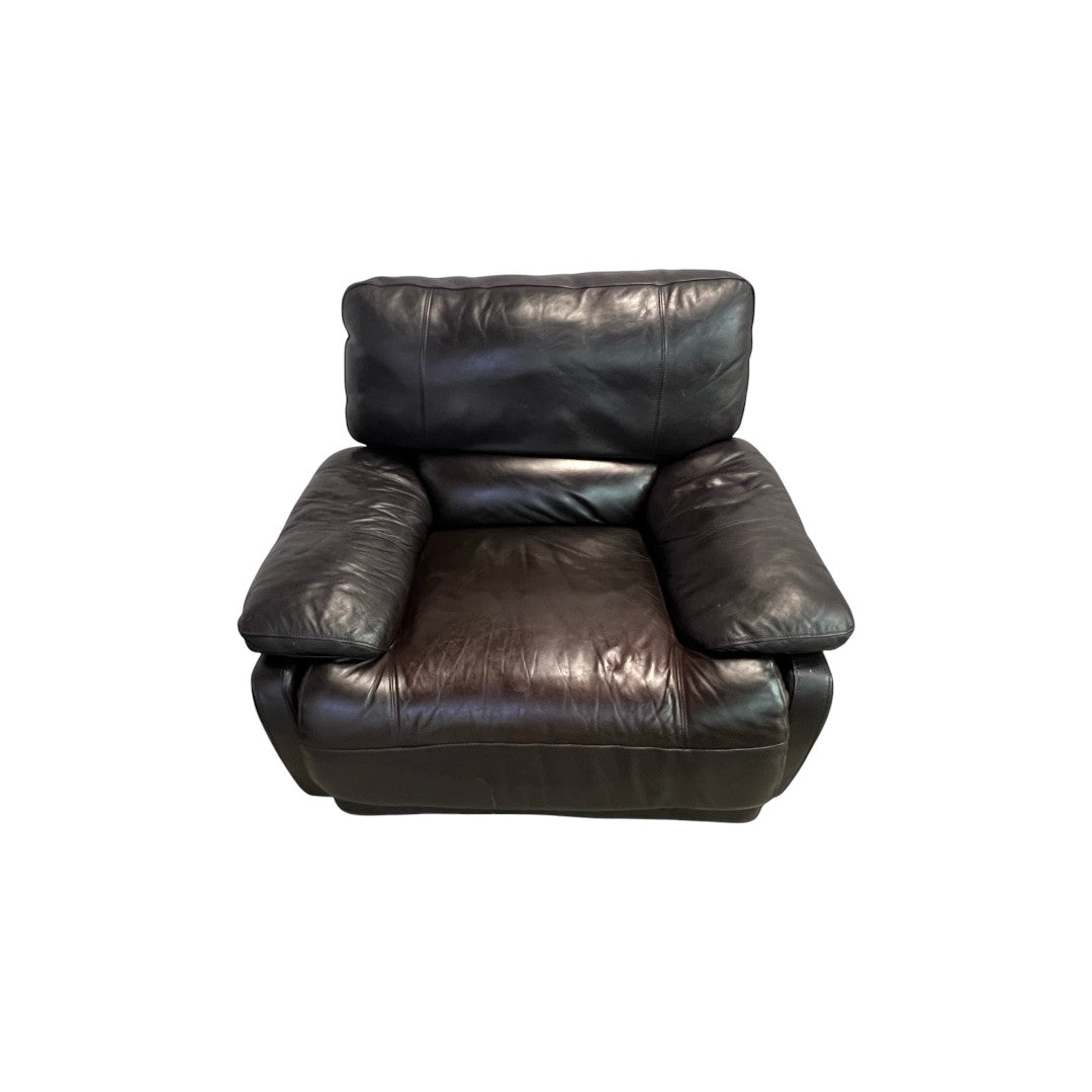 Raymour and Flanigan Leather Recliner Set