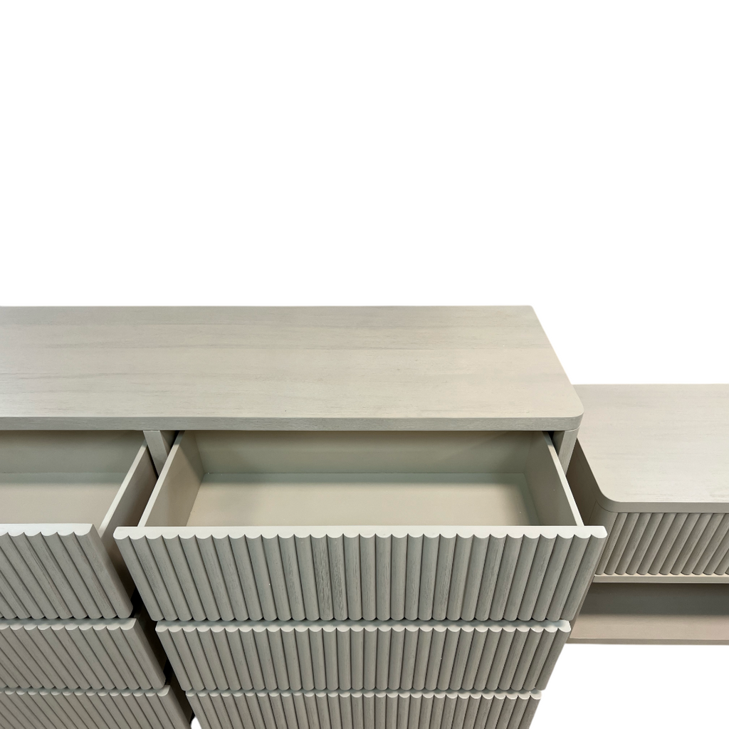 Lulu and Georgia Rutherford 6 Drawer Dresser and Nightstand Set