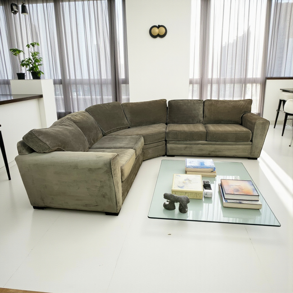 Raymour and Flanigan Artemis II 3-pc Sectional Sofa