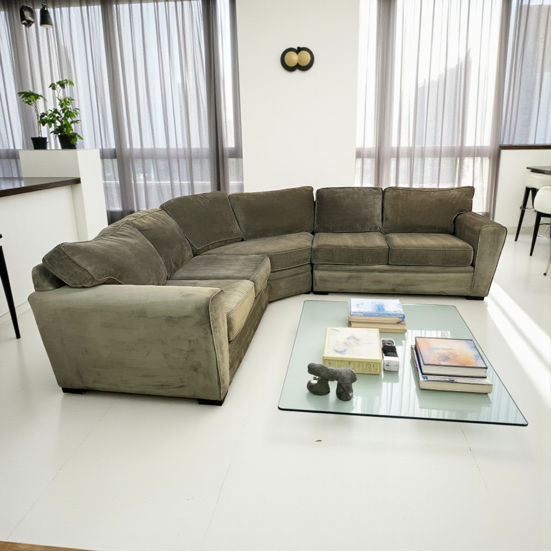 Raymour and Flanigan Artemis II 3-pc Sectional Sofa